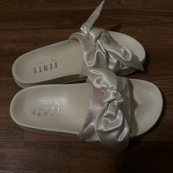 Rihanna Fenty Bow Slides Puma - Picture 2 of 4